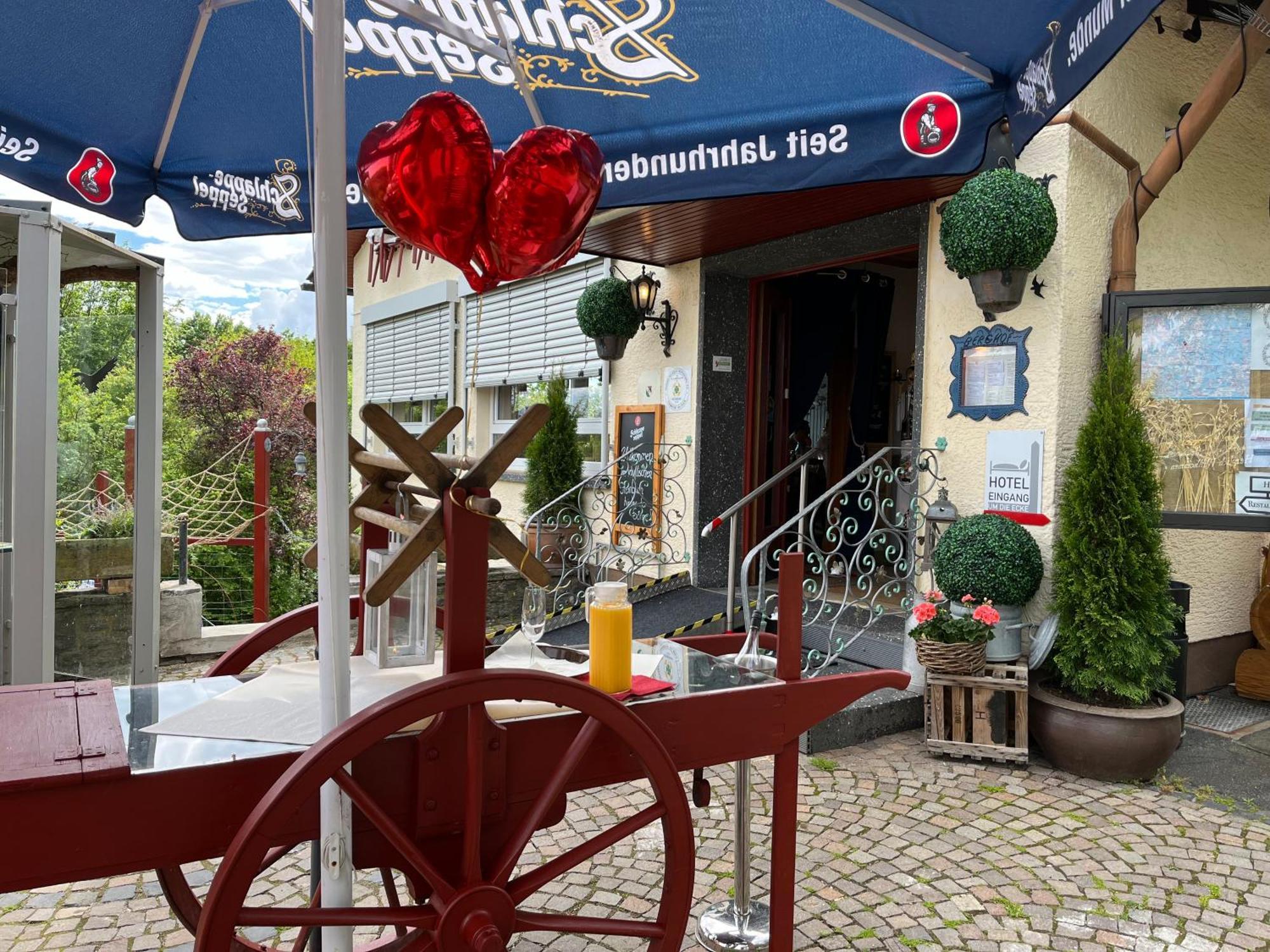 Hotel-Restaurant Berghof Johannesberg Exterior foto